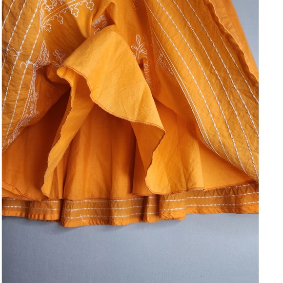 Think Tank Womans Midi Skirt Size 10 White Embroidered‎ Floral Jeweled - Picture 5 of 9